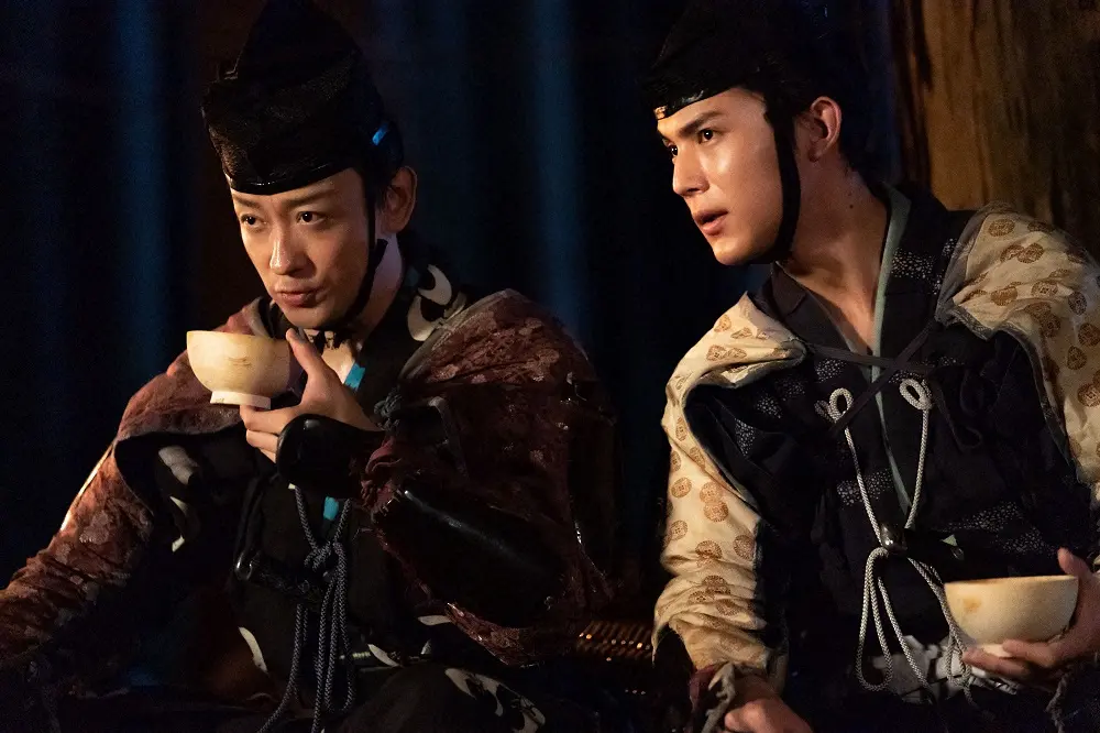 【画像・写真】「鎌倉殿の13人」“武衛”すれ違いコントにネット爆笑「義村、策士」頼朝＆上総広常“飲みニケーション”