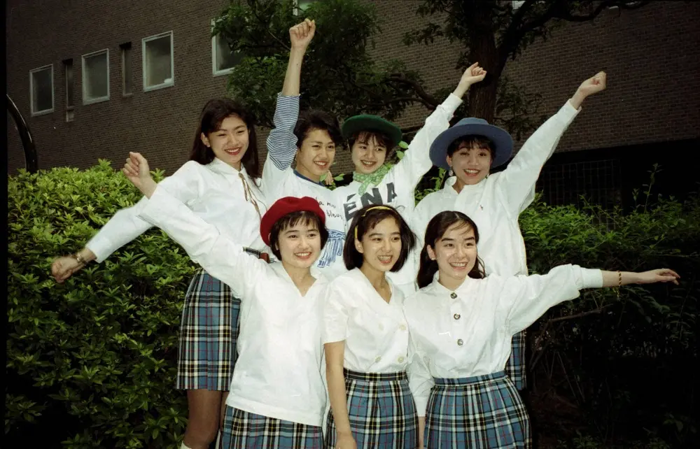 懐かしい！92年当時の「東京パフォマンスドール」。後列左端が篠原涼子