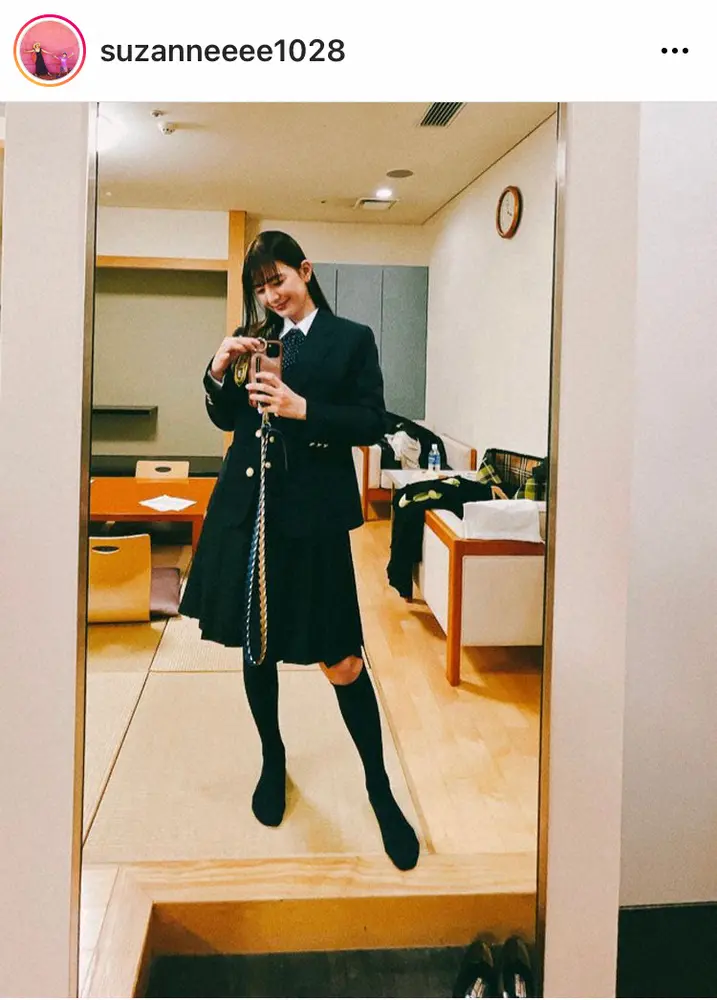 【画像・写真】スザンヌ　「35歳の高校生、卒業します」制服姿で卒業式報告　仕事と子育て、勉強を両立した日々を回顧