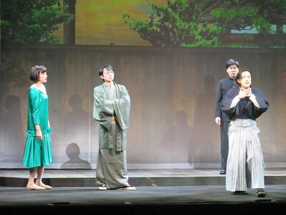 舞台「走れメロス」で共演する（左から）佐藤江梨子、内海光司、生島勇輝、内博貴