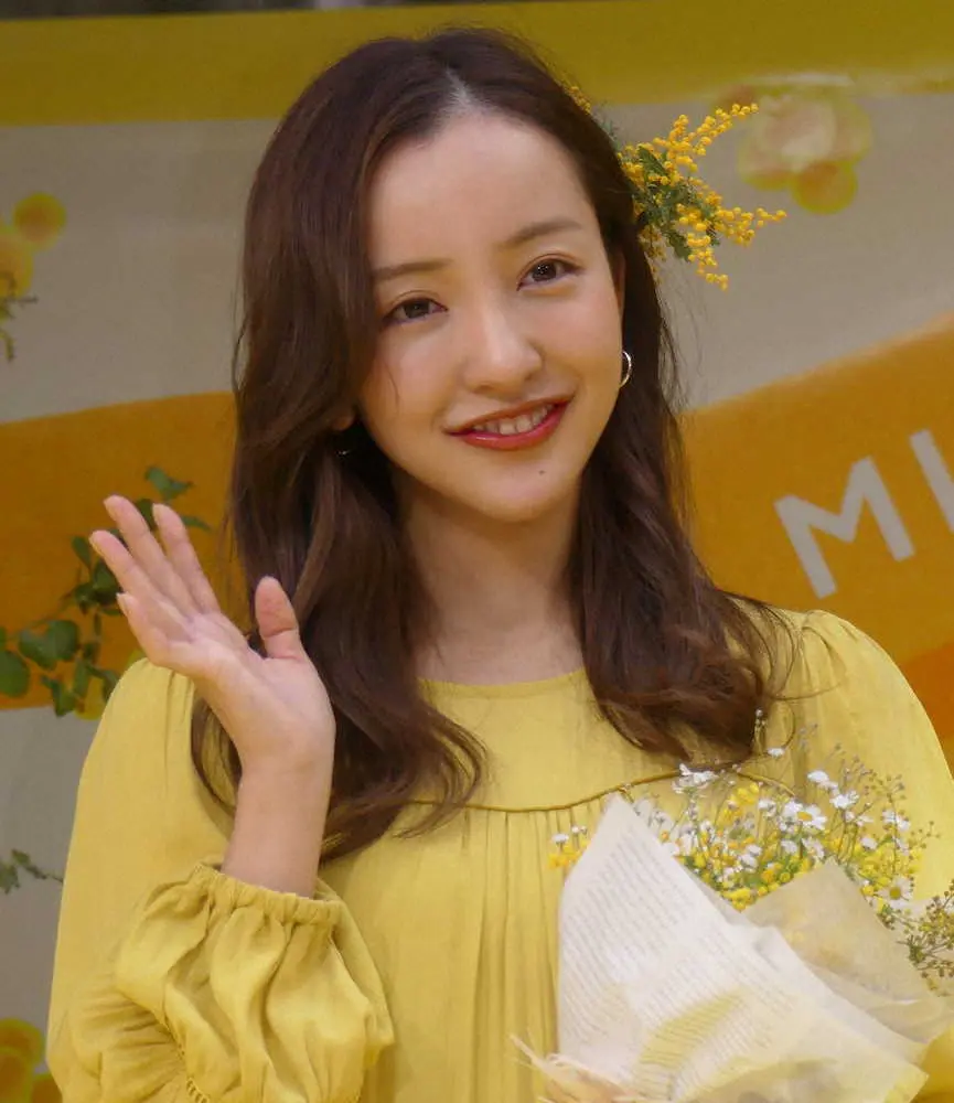 板野友美 夫のヤクルト 高橋の応援 生きがい 第1子出産後初の公の場 スポニチ Sponichi Annex 芸能