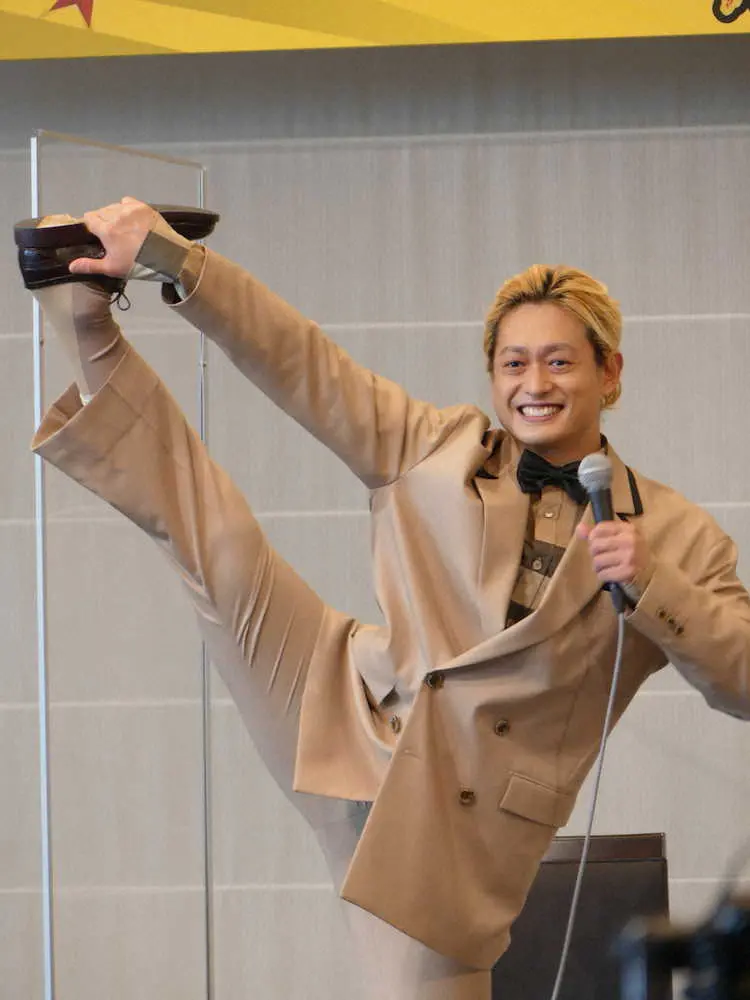 【画像・写真】A.B.C―Z・塚田僚一、新作舞台製作発表でY字バランス「うれしいワイ！」