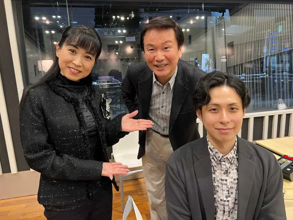 森田健作（中央）と番組アシスタントの西村知美と歌謡談義で盛り上がった林部智史