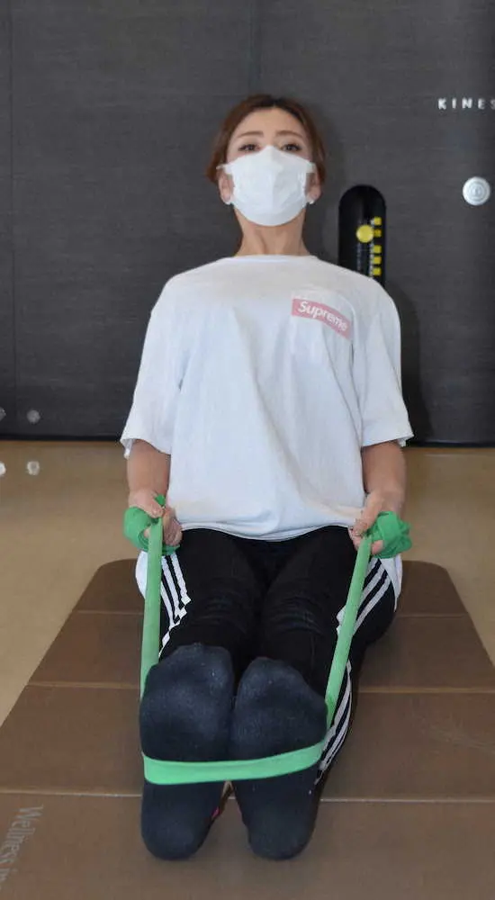 【画像・写真】FM新潟パーソナリティー・酒井春奈　背中トレで背筋ビシッ、フォームが重要「シーテッドローイング」