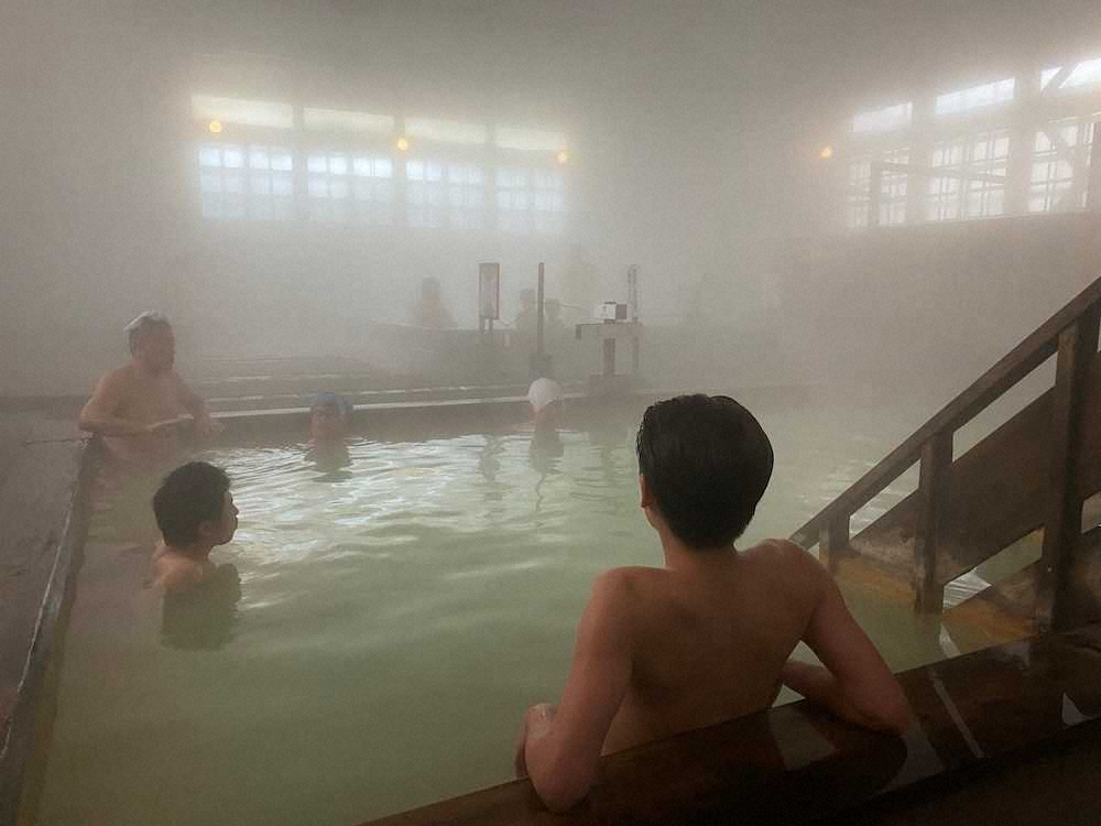 【画像・写真】160畳の総ヒバ造り大浴場、白濁した薄い緑色湯…ふと時空を超えてきた感覚に　青森市・酸ケ湯温泉旅館