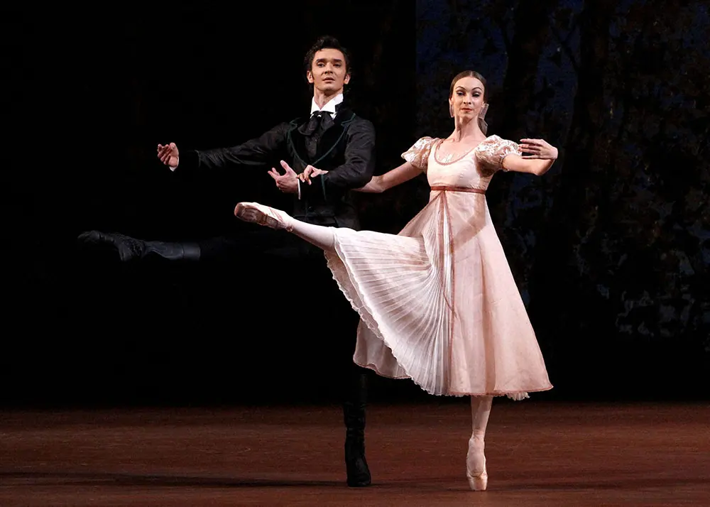 ボリショイ・バレエで「オネーギン」を演じるオリガ・スミルノワ（手前）＝ロイター
