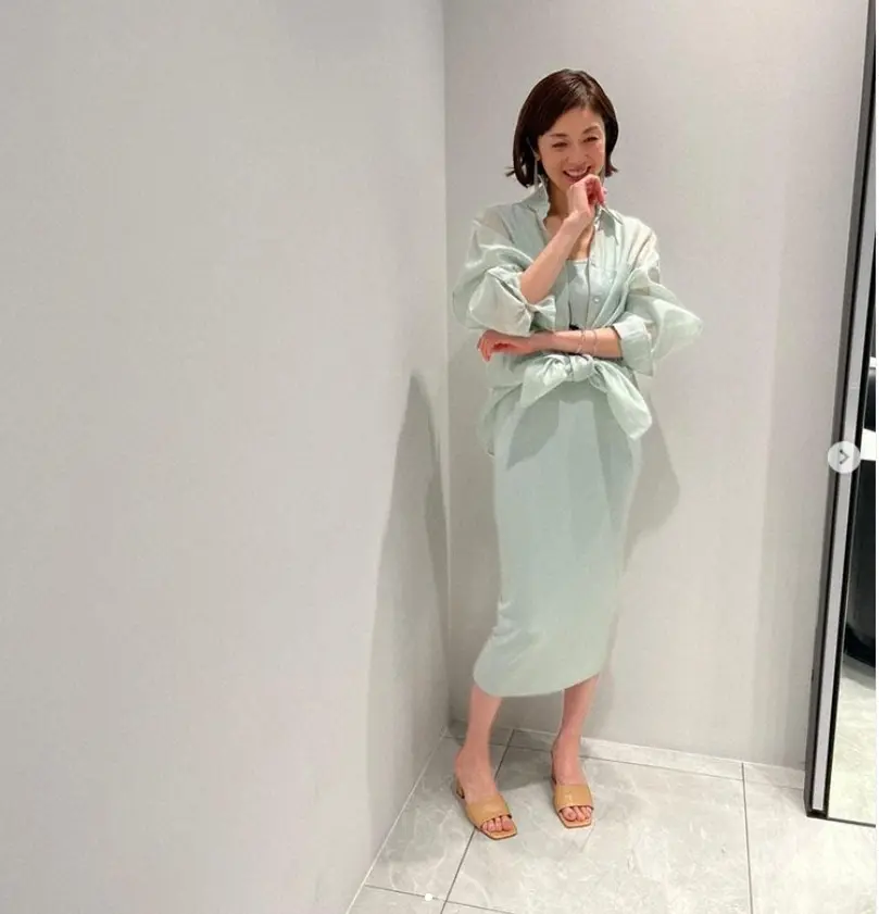 【画像・写真】高岡早紀　“春の装い”ワンピ披露に「素敵綺麗お洒落ショット」「美しすぎ」「とっても素敵なカラー」