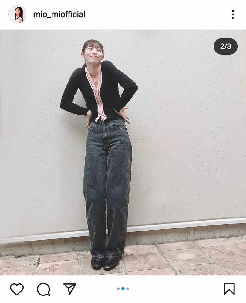 【画像・写真】美緒　母・鷲尾いさ子から借りたカーディガン姿でポーズ　親譲り9頭身近いスタイル際立つコーデ披露