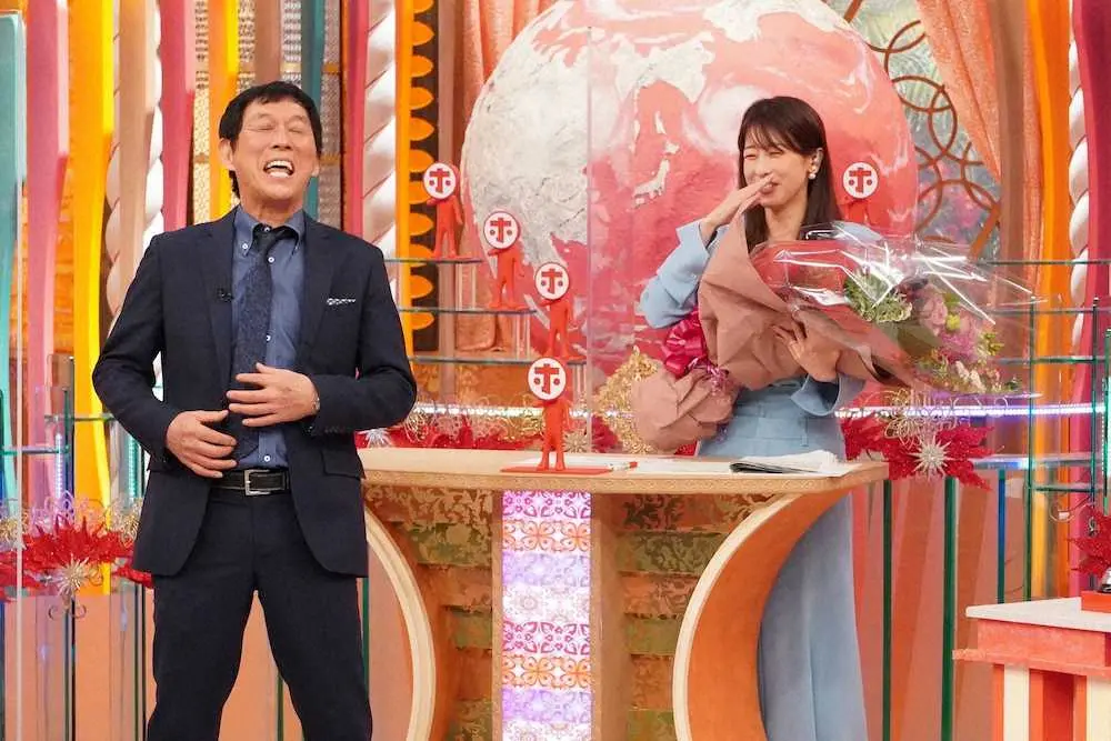 4月6日の放送を最後に「ホンマでっか!?TV」を卒業する加藤綾子。左はMCの明石家さんま（C）フジテレビ