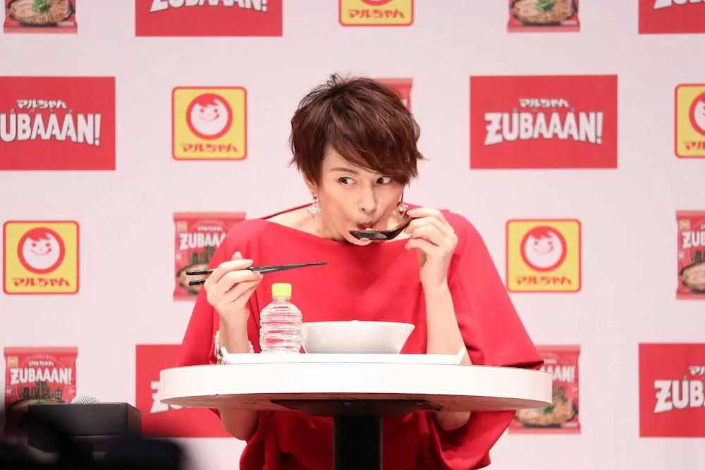 【画像・写真】米倉涼子　ズバーンと語った今ハマっているもの、美の秘訣