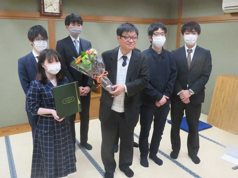 【画像・写真】藤井王将の「大師匠」小林九段が引退　“孫弟子”の対局環境整って胸なで下ろす