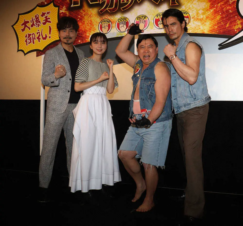 映画「KAPPEI　カッペイ」の御礼舞台あいさつに登壇した（左から）小澤征悦、上白石萌歌、スギちゃん、伊藤英明