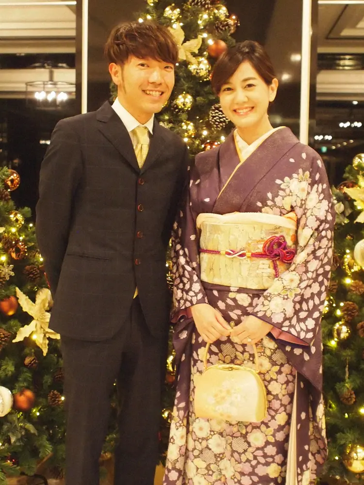2019年に結婚したお笑いコンビ「アキナ」の秋山賢太（左）とABCの塚本麻里衣アナウンサー