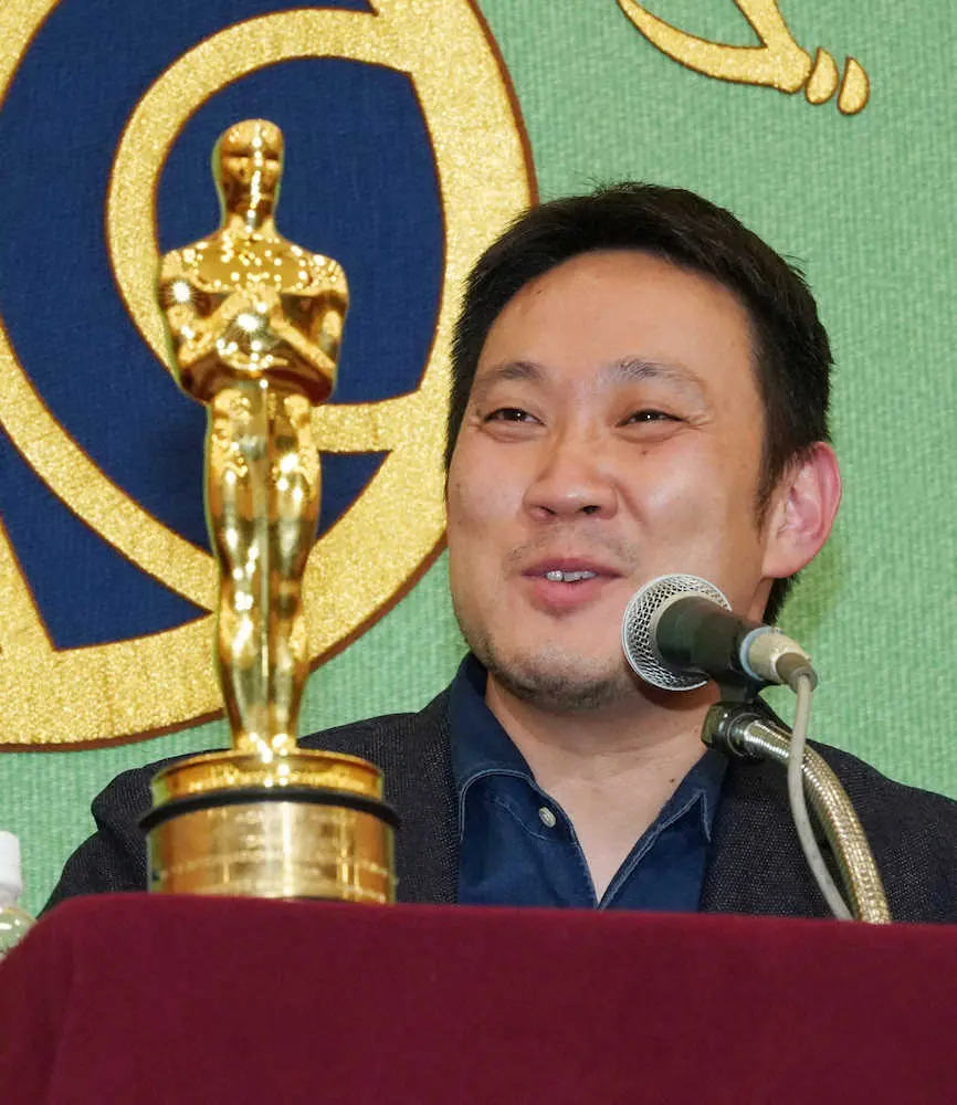 【画像・写真】濱口監督　凱旋会見、オスカーの次は…ハリウッド、オファー来たら「挑戦してみたい」
