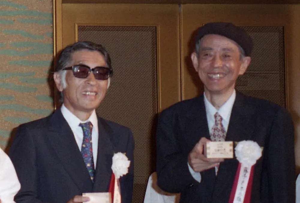 95年、赤塚不二夫氏の還暦パーティーに出席した藤子不二雄A氏（左）と藤子・F・不二雄氏