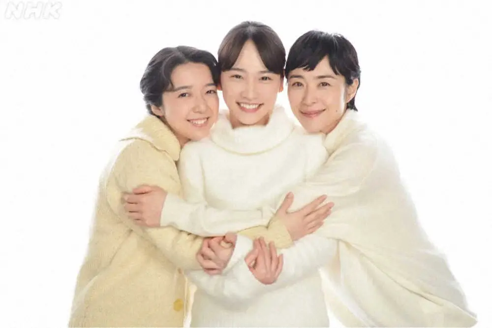 NHK連続テレビ小説「カムカムエヴリバディ」でヒロインを務めた（左から）上白石萌音、川栄李奈、深津絵里（「カムカムエヴリバディ」の公式インスタグラムから）