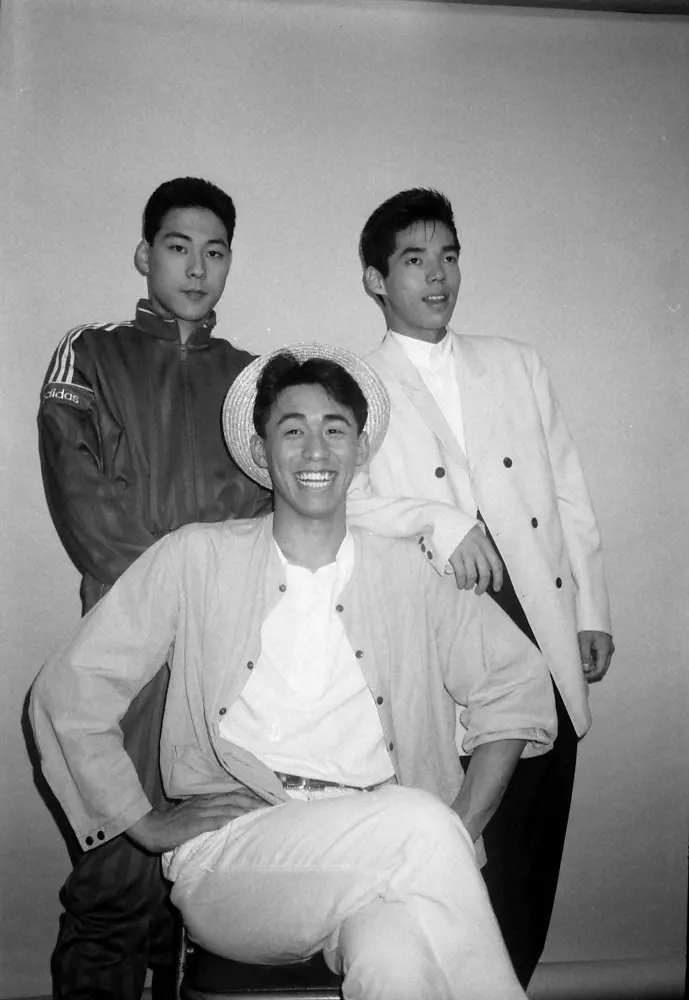 モノクロ写真が渋い…89年、大阪ミナミの心斎橋筋2丁目劇場で活躍していた（左から）東野幸治、石田靖、今田耕司