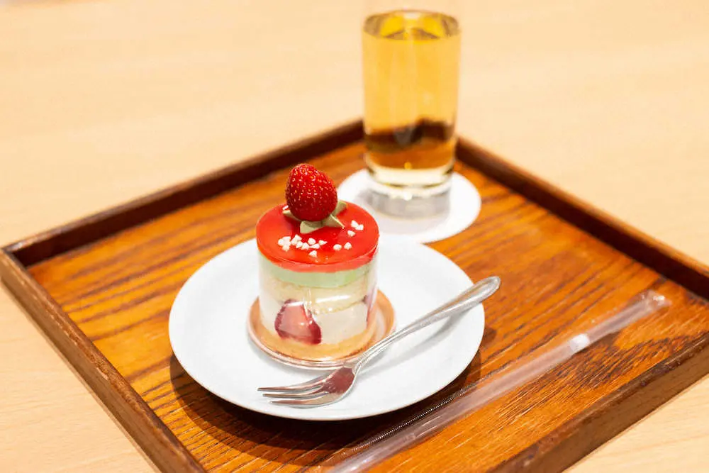 【画像・写真】藤井聡太叡王「生ミルキー」出口若武六段「春摘み苺のドルチェ」　叡王戦第1局午後おやつ