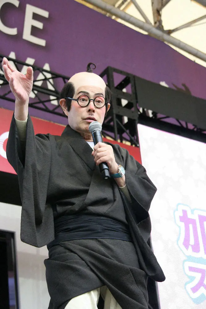 【画像・写真】加藤綾菜「今日の自撮り」で夫・加藤茶の“おなじみ”カツラ＆黒ぶちメガネに「茶さんの若い頃にそっくり」