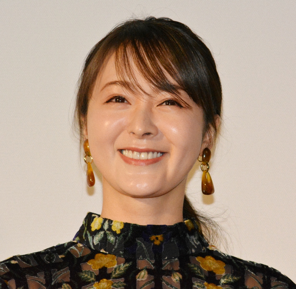 貫地谷しほり 夫とは飲食店で出会い意気投合 たまたまお店に入ってきた人 お客さん同士で スポニチ Sponichi Annex 芸能