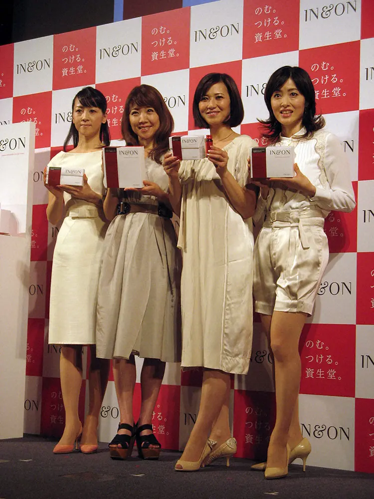 2010年、資生堂のCMに出演した（左から）河合その子、伊藤つかさ、薬丸秀美（石川秀美）、荻野目洋子