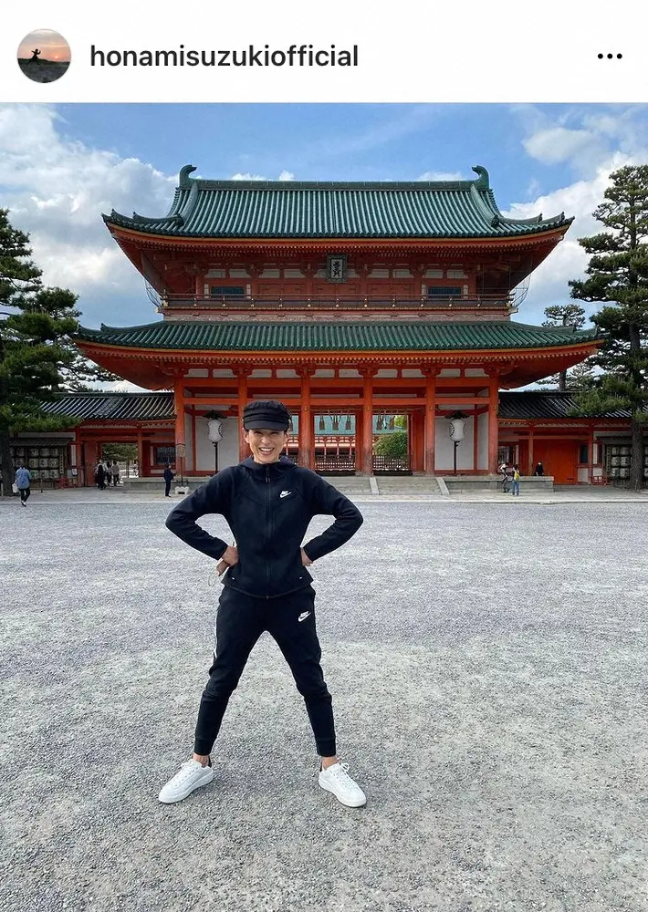 【画像・写真】鈴木保奈美　「二度見された…」公演合間に抜け出した黒ジャージー上下のレアショットに「カッコいい」の声