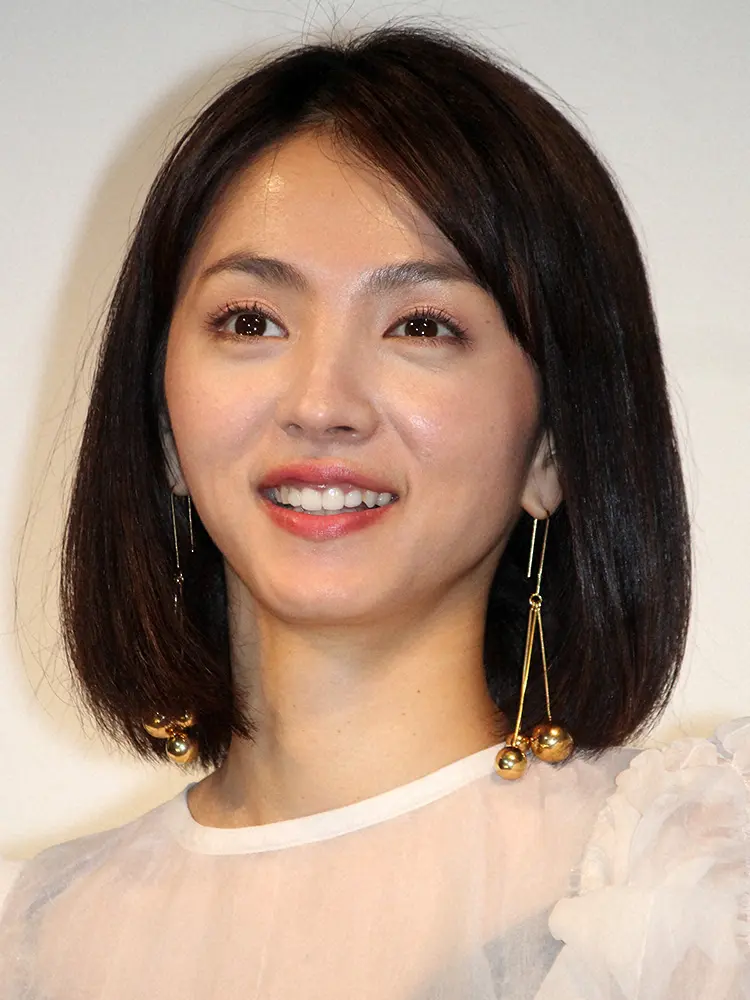 【画像・写真】満島ひかり　沖縄日本復帰50年の日に少女時代の写真で感謝「育ててくれた沖縄に、愛と感謝を込めて」