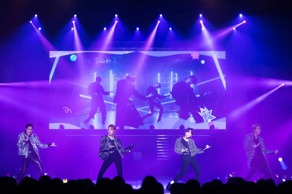 「KCON　2022　Premiere」に出演したOWVの（左から）中川勝就、本田康祐、佐野文哉、浦野秀太(ｃ)CJ　ENM　Co.，　Ltd，　All　Rights　Reserved