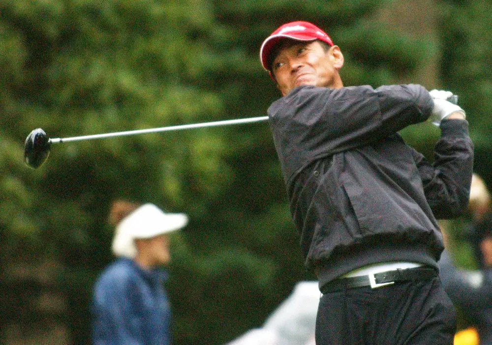 2003年、叙々苑カップ第4回芸能人ゴルフチャンピオン決定戦でティーショットを放つ渡辺裕之さん