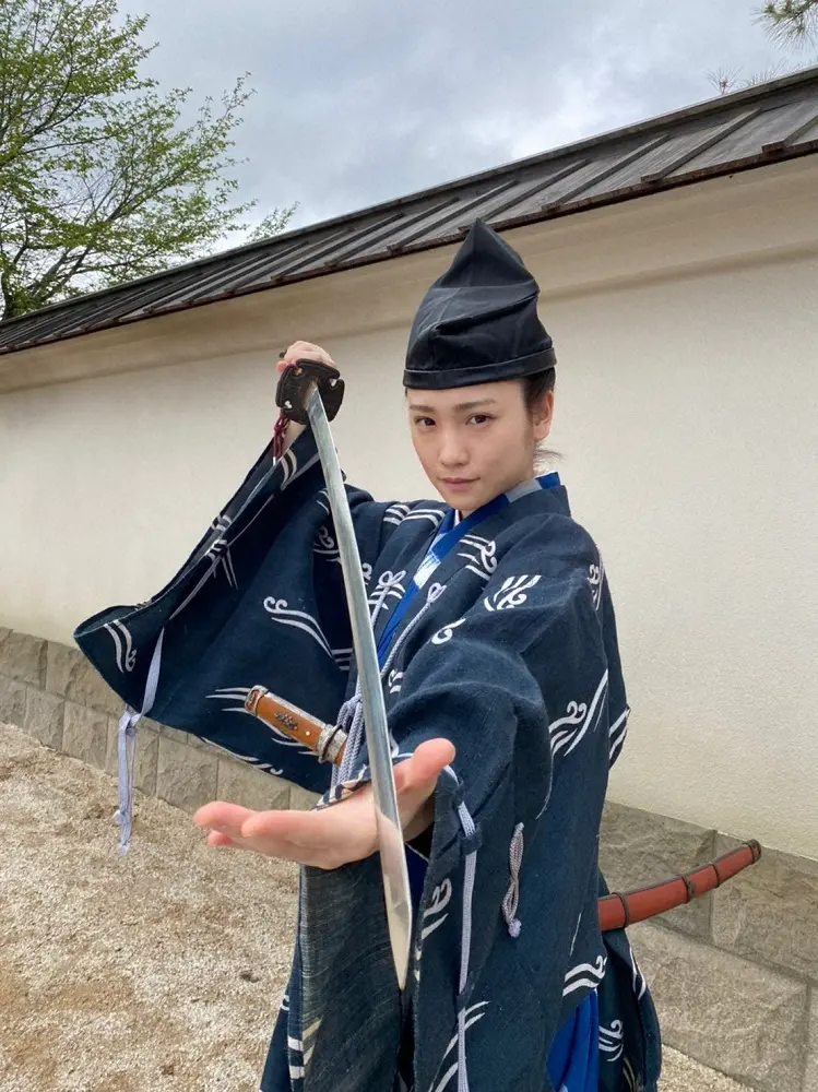 【画像・写真】「義経のスマホ」源義経役はまさかの“ひなた”川栄李奈「虚無蔵さんに…身の引き締まる思い」ネットも驚き