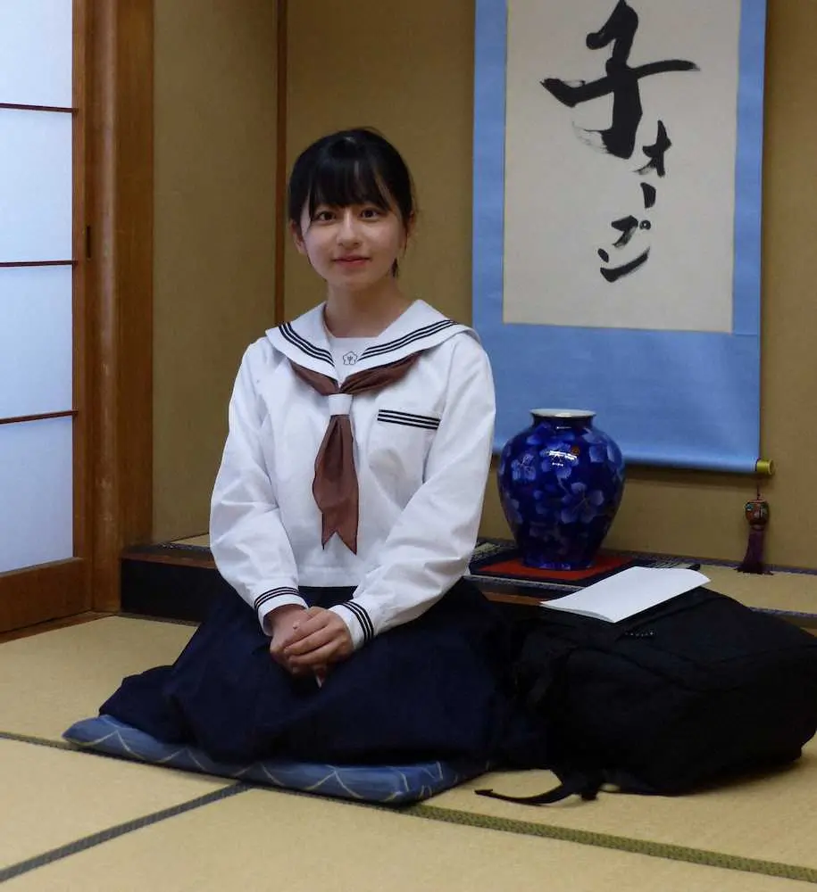 日本将棋連盟の現役最年少の女流棋士としてプロデビュー戦を行った鎌田美礼女流2級
