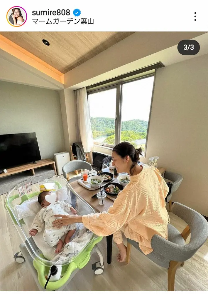 【画像・写真】すみれ　産後ケアホテルでの4月誕生の愛息とのくつろぎショット披露に「笑顔がとても素敵」の声