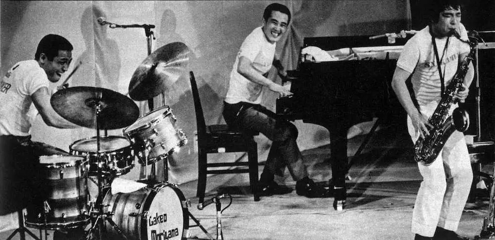 1969年7月に早大で行われた「山下洋輔トリオ」のフリージャズライブ。（右から）中村誠一、山下洋輔、森山威男