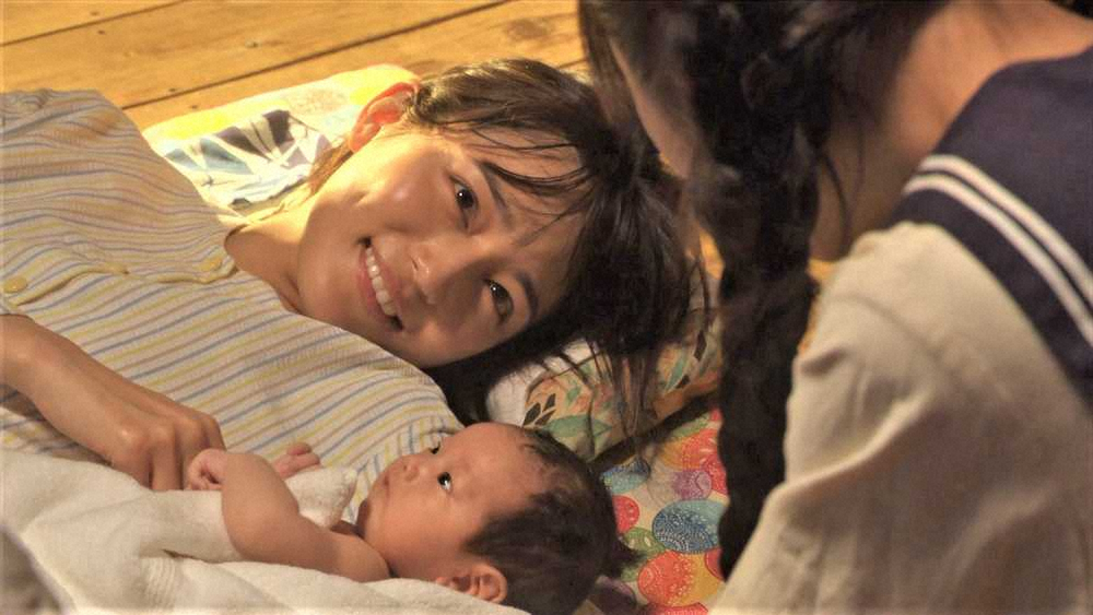 連続テレビ小説「ちむどんどん」第39回で、女児を出産した良子（川口春奈）（C）NHK