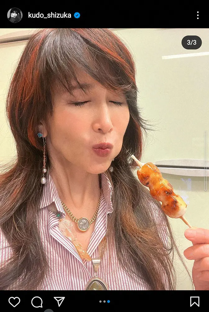 【画像・写真】工藤静香　膝上ワンピ姿披露＆みたらし団子ほおばり「うんまっ!!」姿に「伝わるぅ～」の声