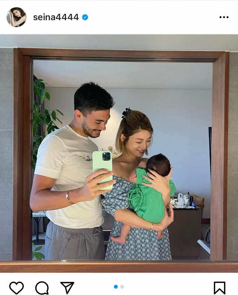 【画像・写真】島袋聖南　夫・石倉ノアと我が子を見つめる“幸せ”親子ショットに「母の顔」「眼差しが優しい」