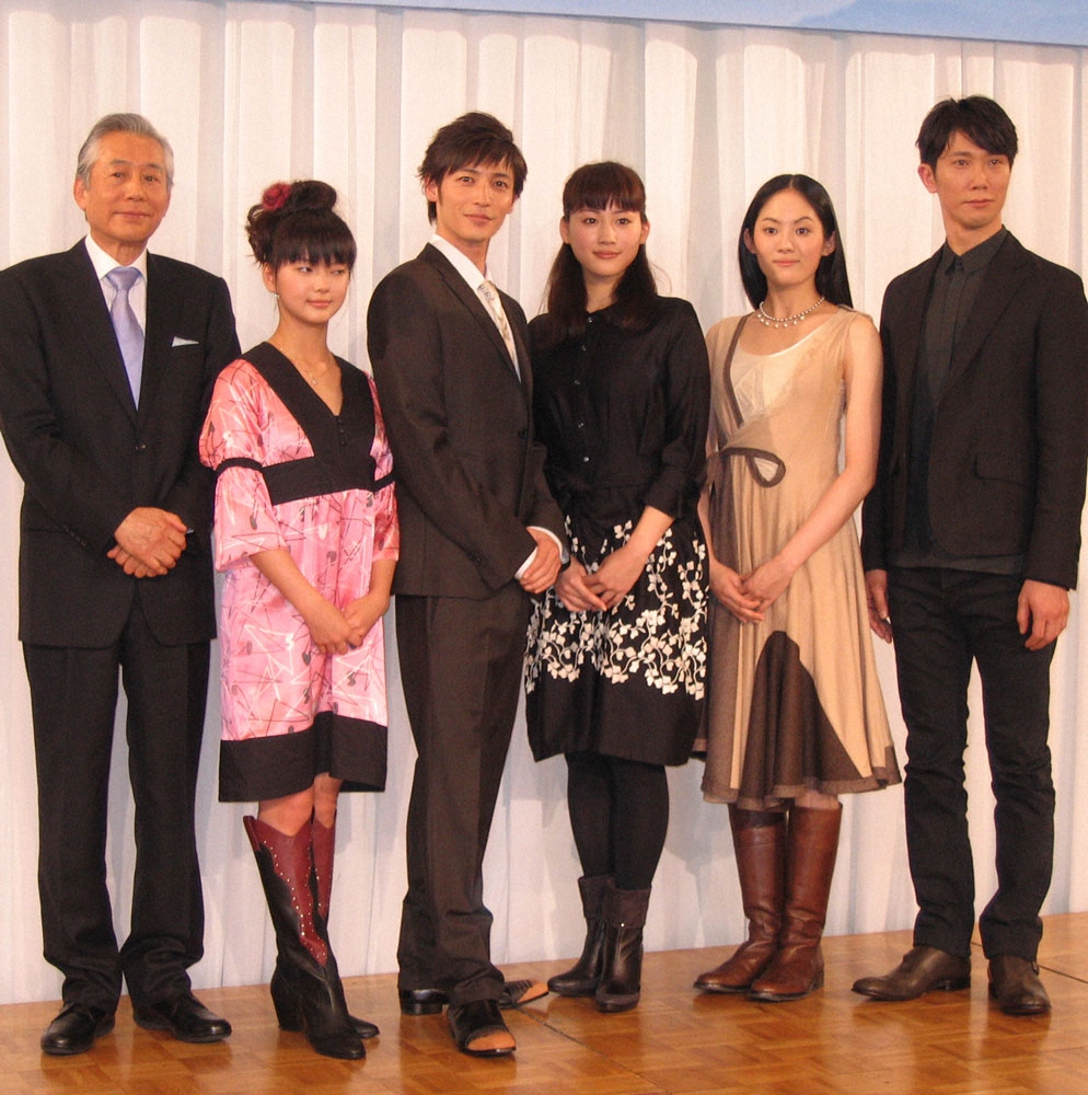 ドラマ「鹿男あをによし」制作発表に臨んだ（左から）児玉清、多部 