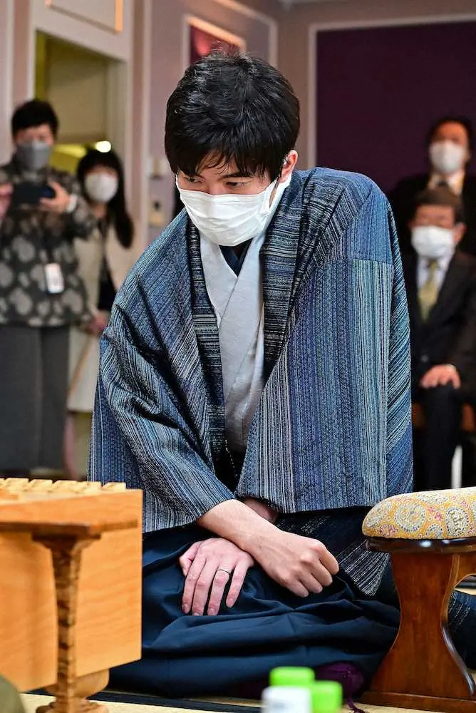 【画像・写真】出口六段　藤井叡王との5番勝負敗退後の復帰戦飾る　棋王戦予選決勝で中村六段に勝利