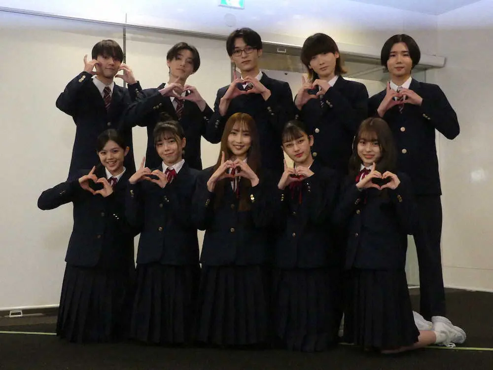 【画像・写真】ラブワン初舞台　稽古場まで「男子全員でスケボー通勤」