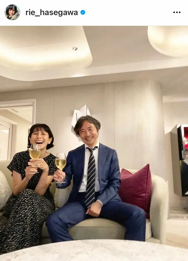 【画像・写真】長谷川理恵　「お祝いムードなわが家です」結婚10周年　「誕生日」夫との“顔出し”2ショットも公開