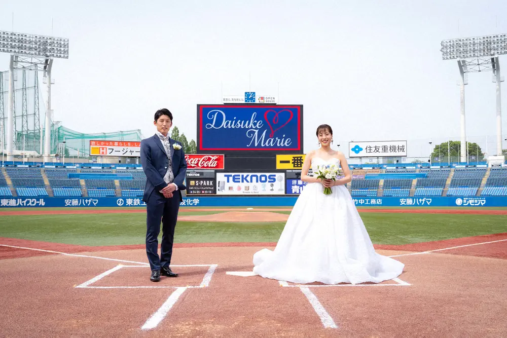 【画像・写真】元日テレ・上田まりえ　夫婦バッテリーで始球式　元社会人野球投手の夫・竹内大助氏とJDリーグで