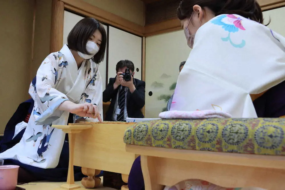 【画像・写真】西山が防衛「永世女王」に　将棋マイナビ女子OP最終局
