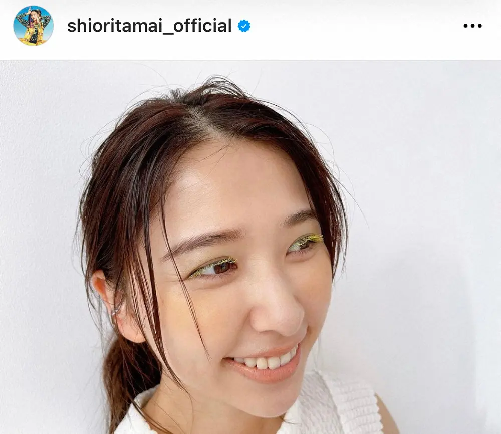 【画像・写真】玉井詩織「ももたまい」メンバーカラーメイクで自撮り「尊い」「世界一美しい夫婦」「美と美の共演」