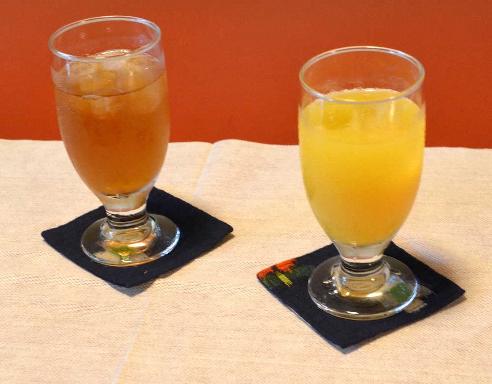 藤井聡太棋聖午後のおやつはアールグレイアイスティーとオレンジジュース（日本将棋連盟提供）