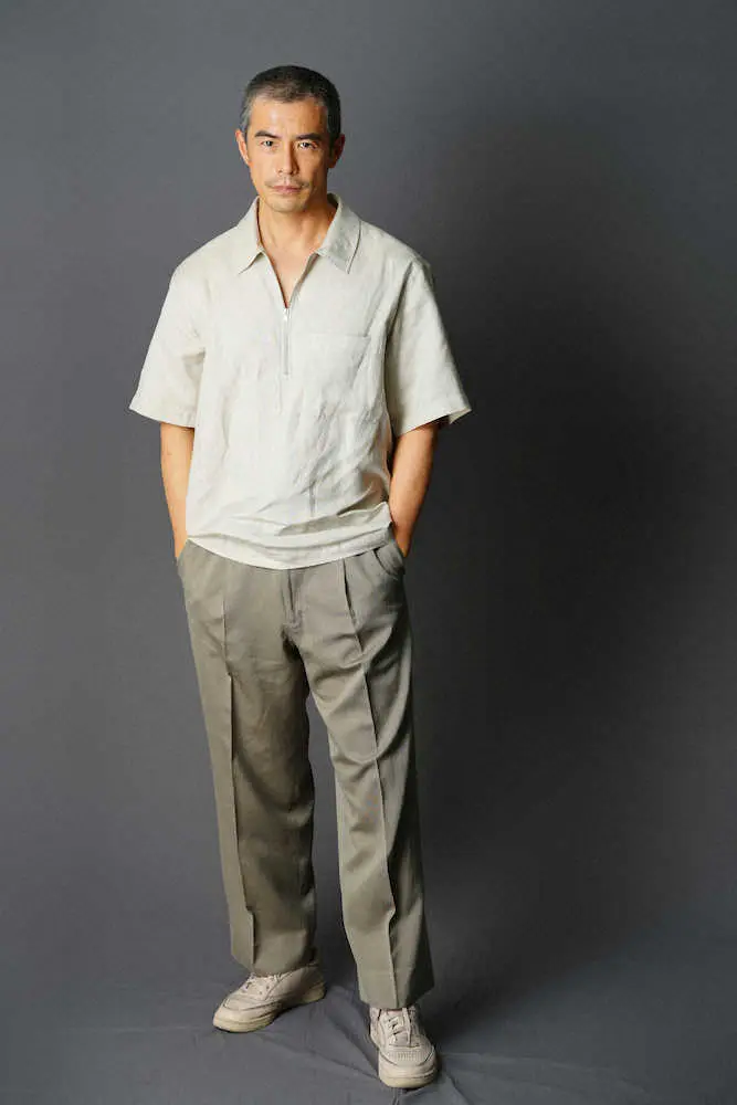 【画像・写真】ポーズを決める伊藤英明（撮影・会津　智海）