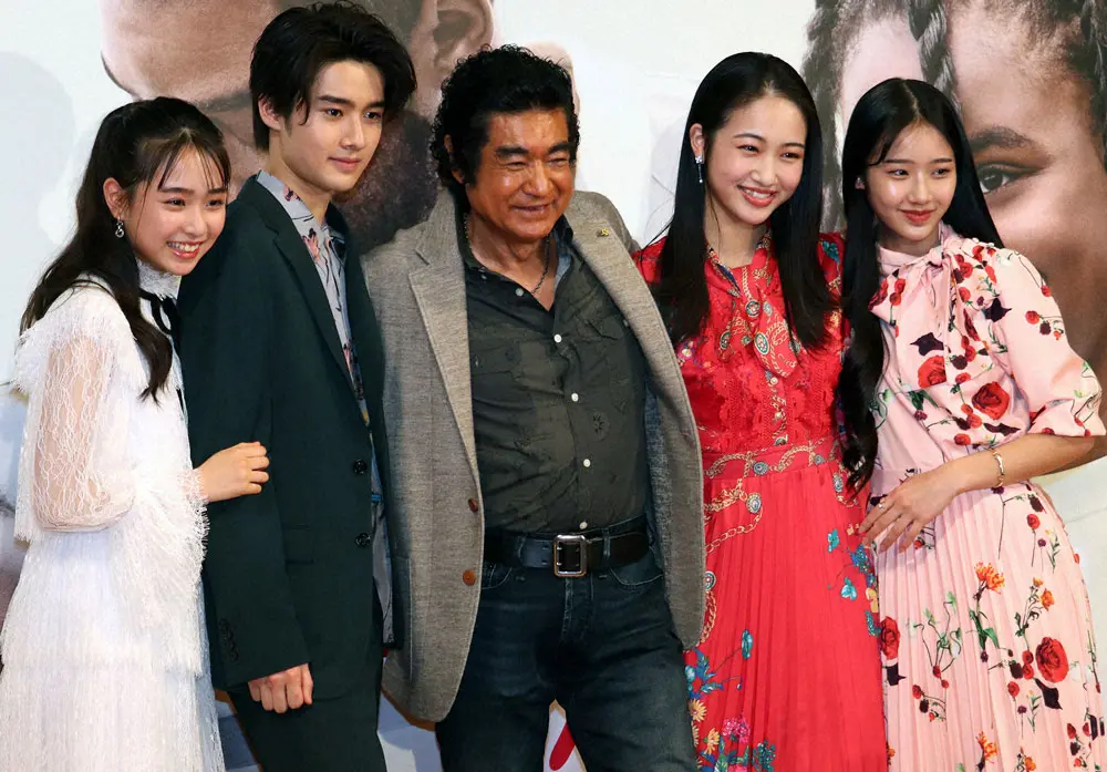 【画像・写真】藤岡弘、長男・真威人　妹・天翔天音との仲良し兄妹Sに反響「日本一の美男美女兄妹」「藤岡家、顔強すぎ」