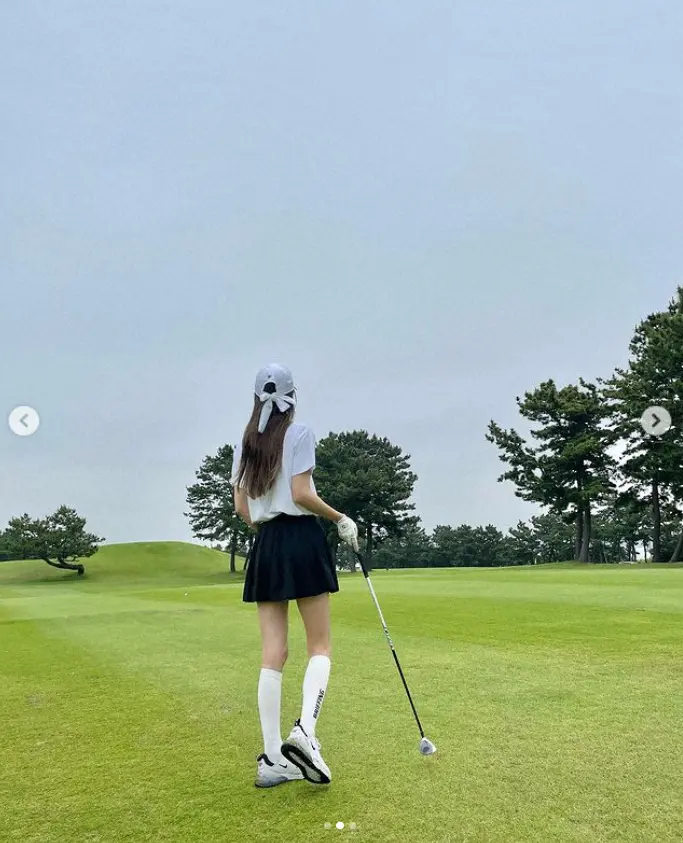【画像・写真】マギー　ミニスカ・ゴルフウエア姿披露に「スカート短すぎないかしら？」「スタイル良すぎ」