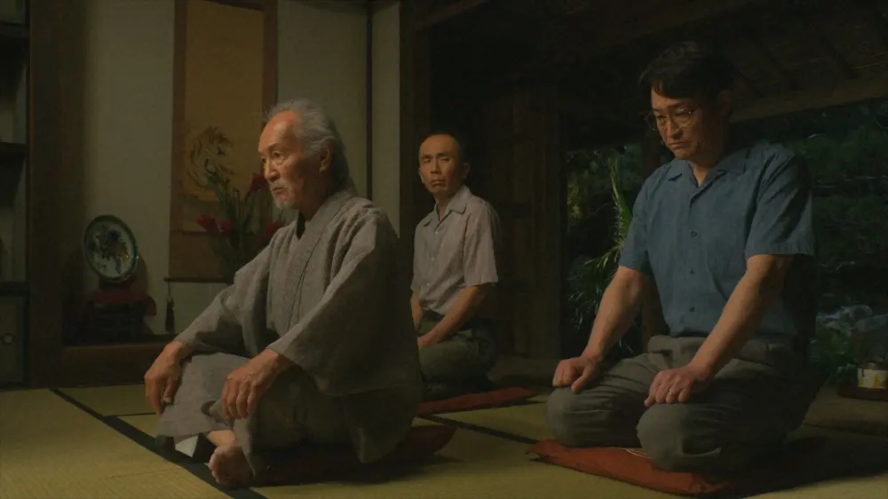 連続テレビ小説「ちむどんどん」第53話。ついに博夫の家族が登場。（左から）祖父・石川小太郎（小林勝也）、叔父・修（木津誠之）、父・博太郎（粟野史浩）（C）NHK