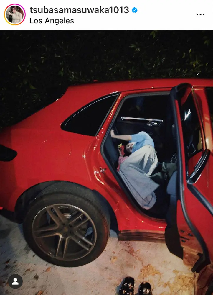 【画像・写真】益若つばさ　仙骨骨折から約1カ月　初めての車での外出を報告「座れなくて…斬新なドライブです」