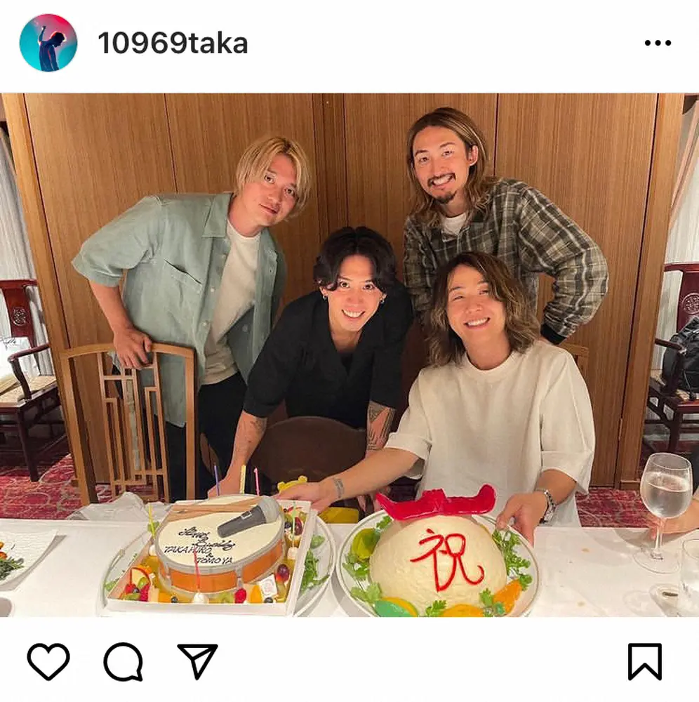ワンオクtaka Tomoya35歳誕生日に食事会での4ショット 最強の家族であり最強のメンバー スポニチ Sponichi Annex 芸能